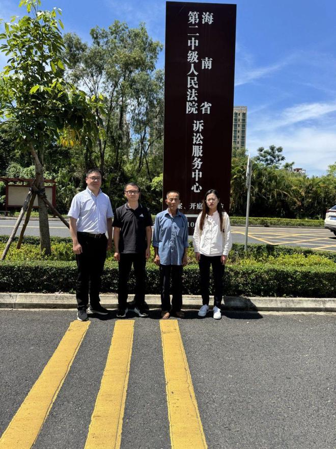 星辉娱乐主管：七旬老人为护孙儿砍伤醉汉服刑8个月，申诉后认定正当防卫申请国赔