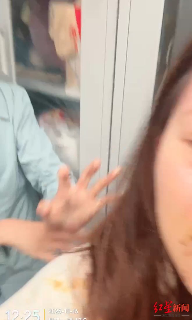 星辉平台官方:女子称因不服从调岗被部门经理打且抹辣椒油 经理:当时被激怒但未到打的程度